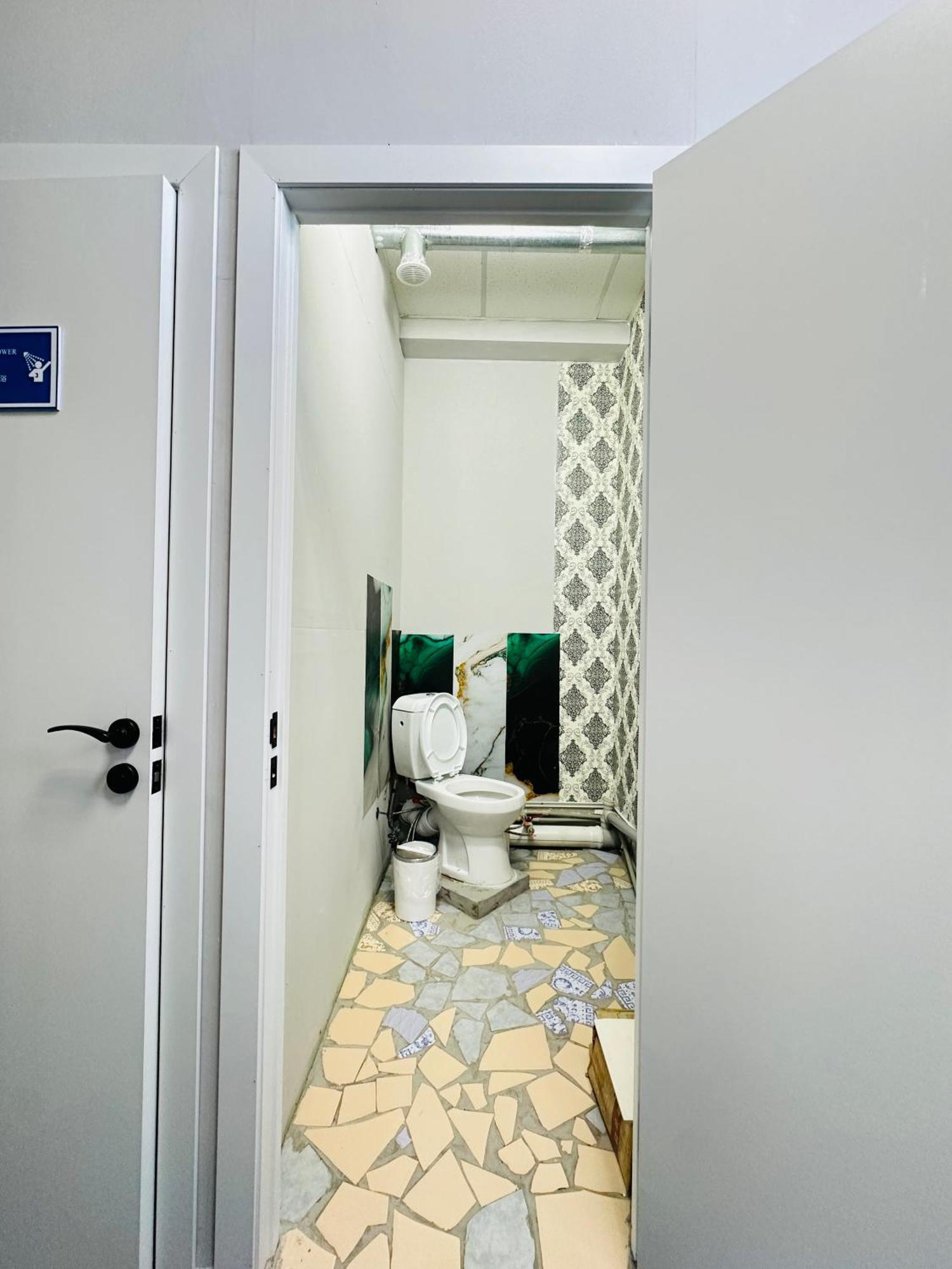 Center Capsule Hotel アルマトイ エクステリア 写真