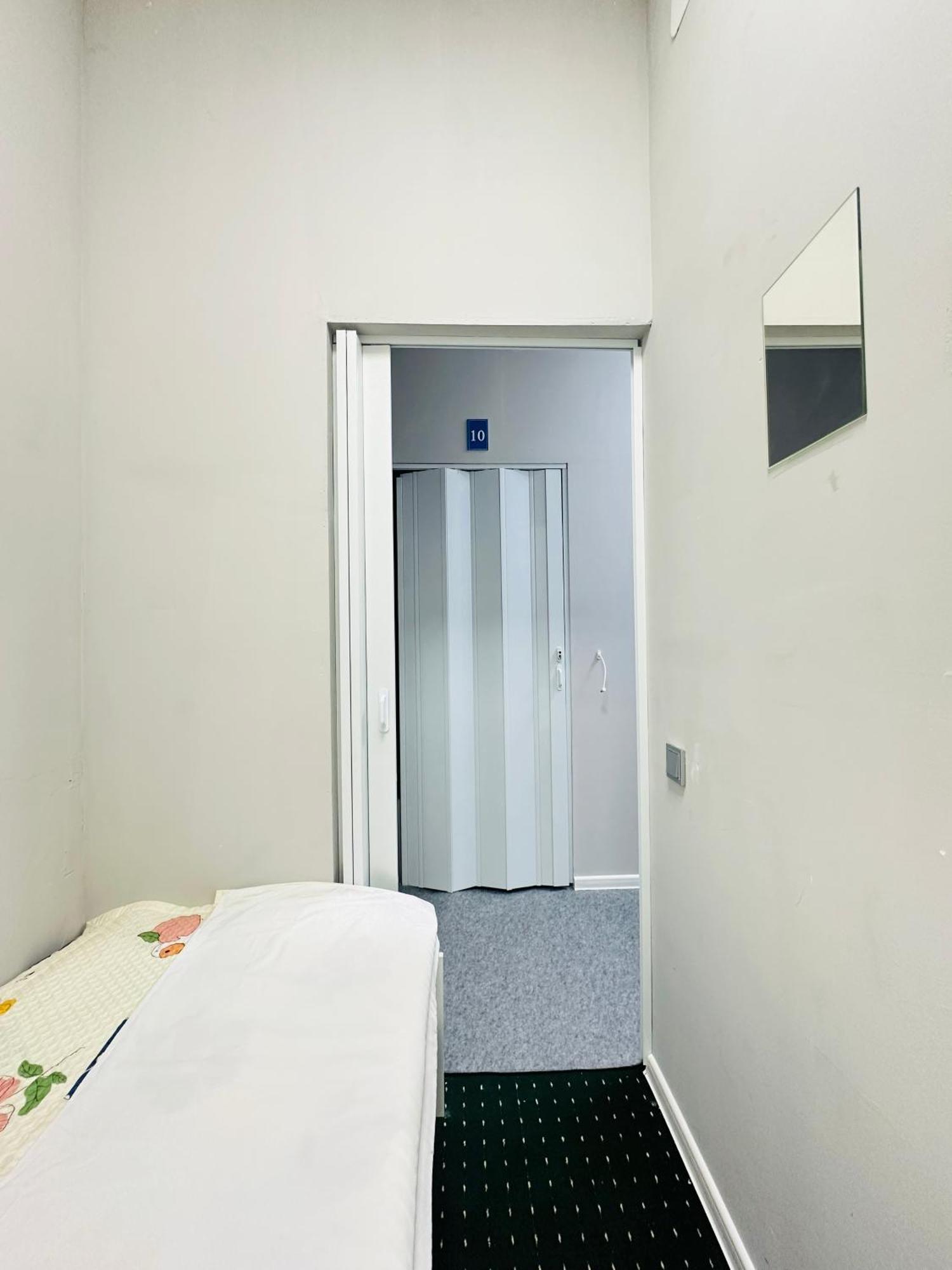 Center Capsule Hotel アルマトイ エクステリア 写真